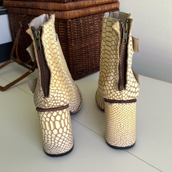 Freebird Joey bootie - Picture 5 of 9